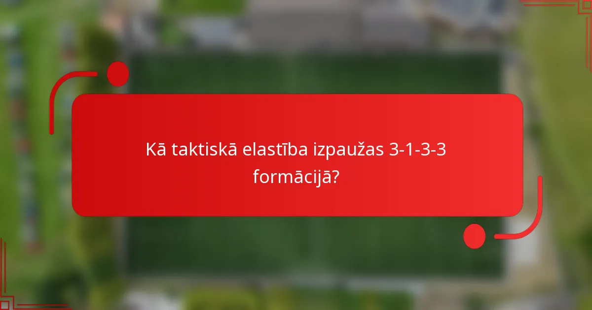 Kā taktiskā elastība izpaužas 3-1-3-3 formācijā?