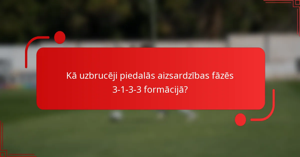 Kā uzbrucēji piedalās aizsardzības fāzēs 3-1-3-3 formācijā?